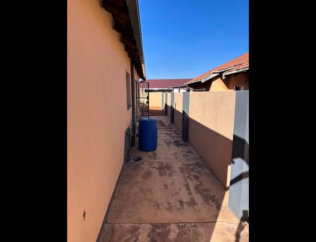 3 BEDROOM HOUSE FOR SALE IN VOSLOORUS EXT